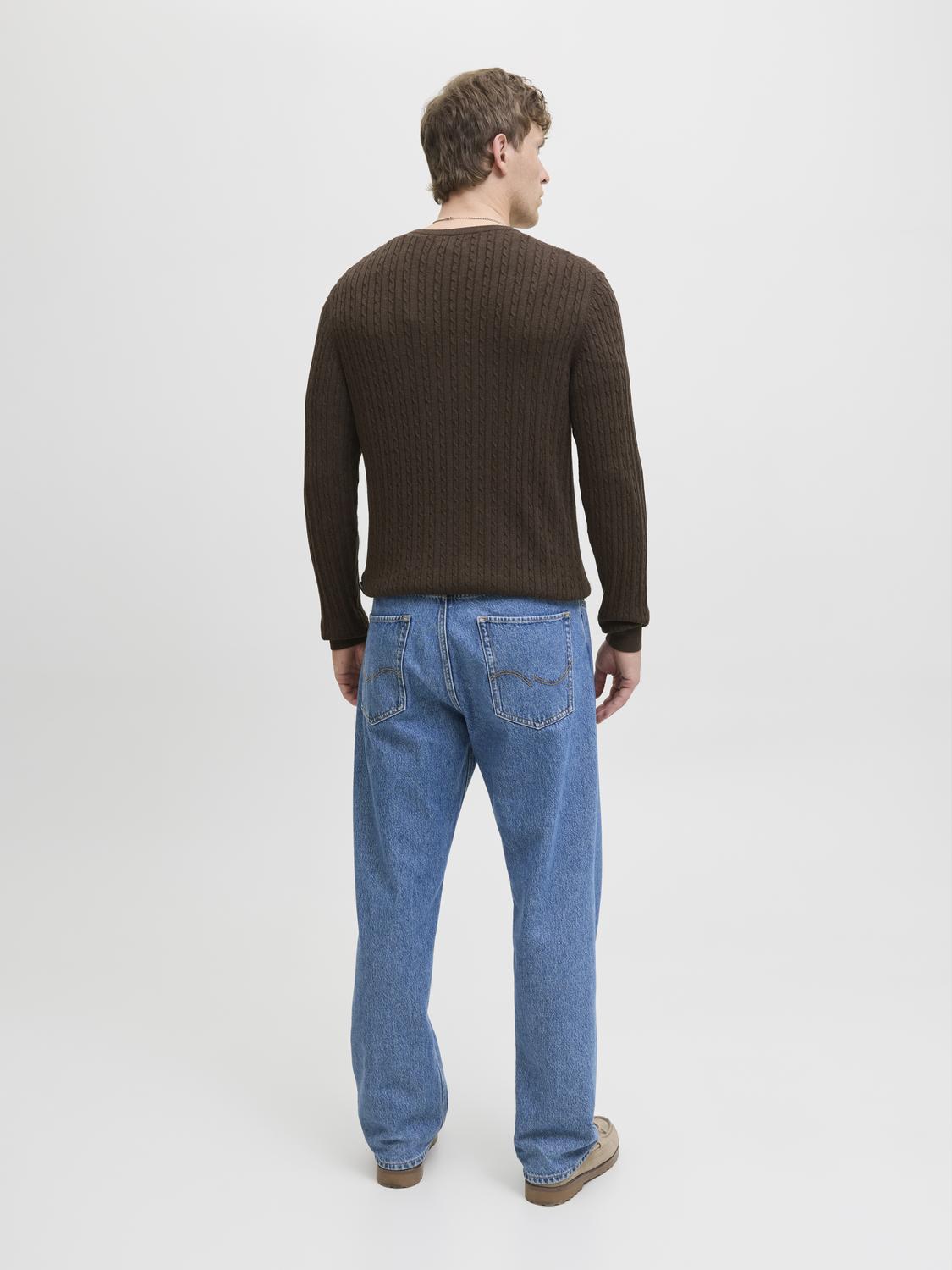 model_shot-back